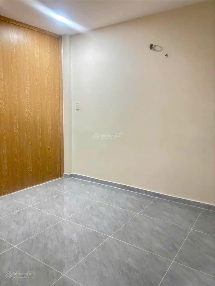 2,7 tỷ  nhà sổ riêng, hoàn công  2 tầng  2pn  đs 8, linh xuân