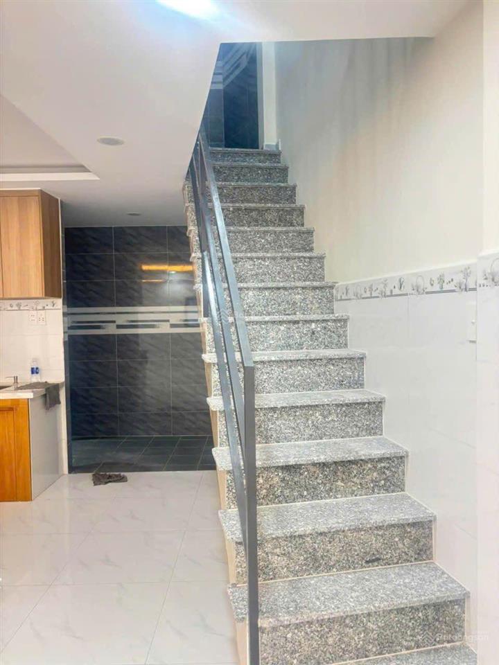 2,7 tỷ  nhà sổ riêng, hoàn công  2 tầng  2pn  đs 8, linh xuân
