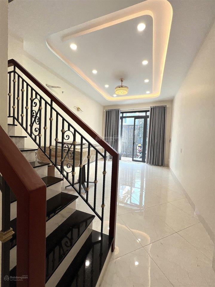 6,5 tỷ  nhà 3 tầng, 68m  5 phòng ngủ, đường số 8, linh xuân