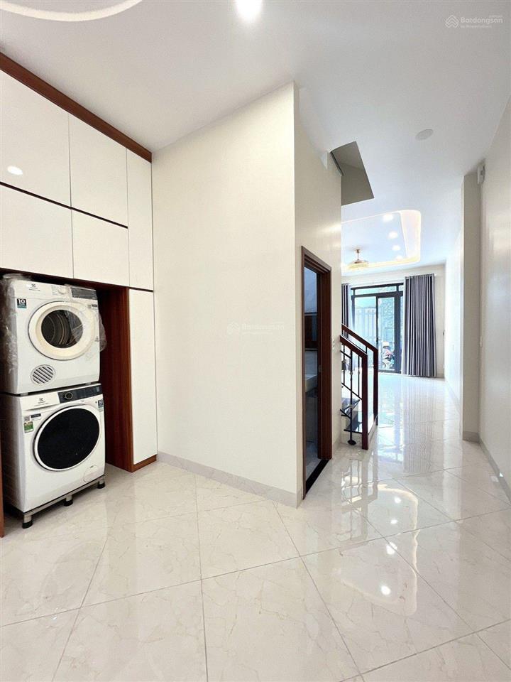6,5 tỷ  nhà 3 tầng, 68m  5 phòng ngủ, đường số 8, linh xuân