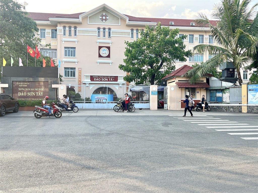 6,5 tỷ  nhà 3 tầng, 68m  5 phòng ngủ, đường số 8, linh xuân