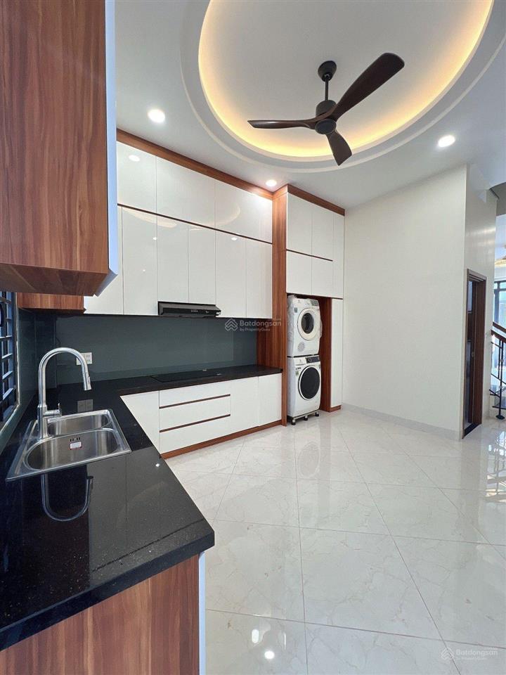 6,5 tỷ  nhà 3 tầng, 68m  5 phòng ngủ, đường số 8, linh xuân