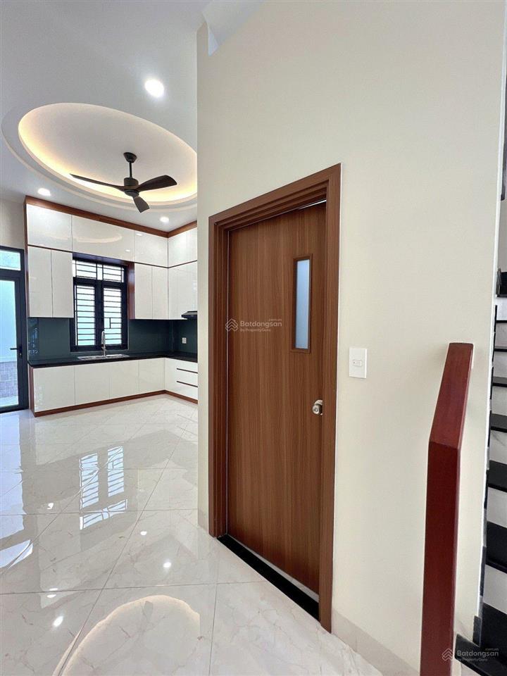 6,5 tỷ  nhà 3 tầng, 68m  5 phòng ngủ, đường số 8, linh xuân