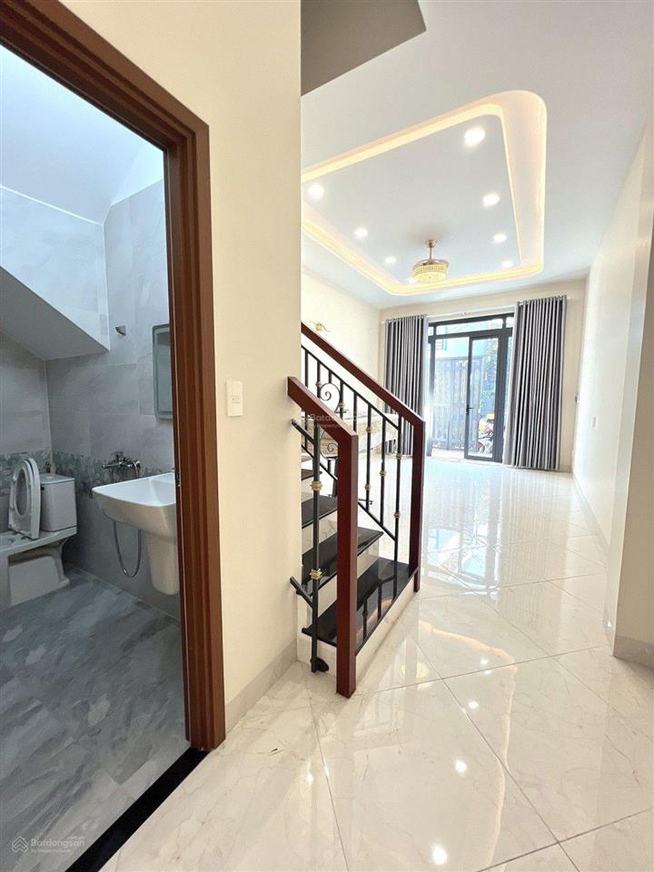 6,5 tỷ  nhà 3 tầng, 68m  5 phòng ngủ, đường số 8, linh xuân