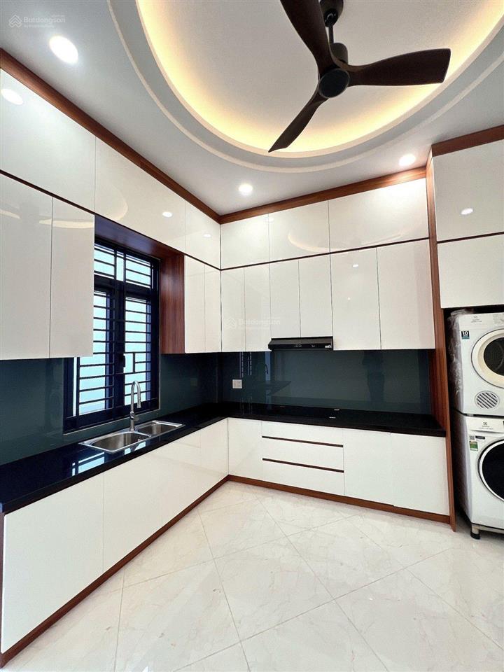 6,5 tỷ  nhà 3 tầng, 68m  5 phòng ngủ, đường số 8, linh xuân