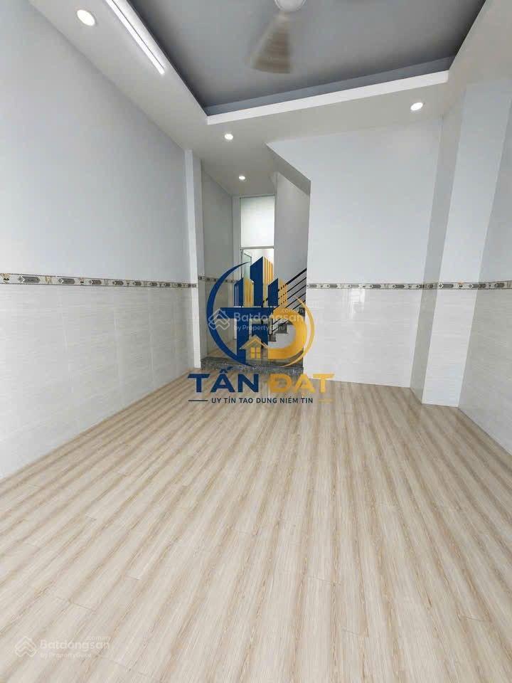 Cho thuê nhà 2 tầng. hẻm 8m đường lê văn chí, linh trung  thủ đức