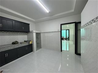 4,1 tỷ tl  nhà 2 tầng mới, 3pn  ở ngay  nhà ngay chợ thủ đức.
nhà 2 tầng ngay chợ thủ đức  50m2