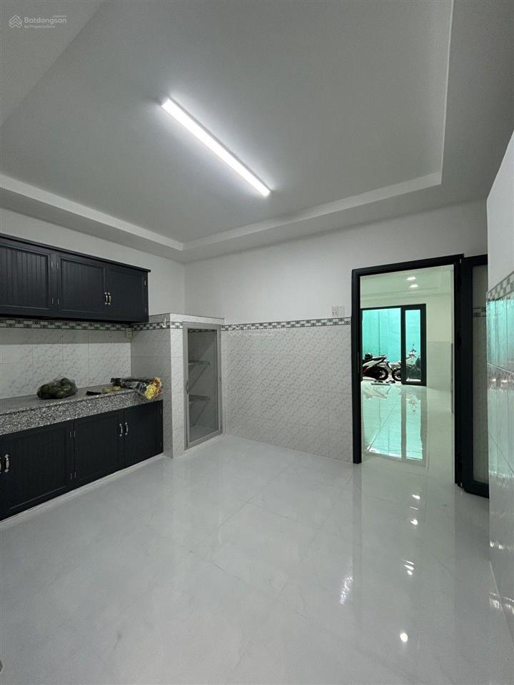 4,1 tỷ tl  nhà 2 tầng mới, 3pn  ở ngay  nhà ngay chợ thủ đức.
nhà 2 tầng ngay chợ thủ đức  50m2