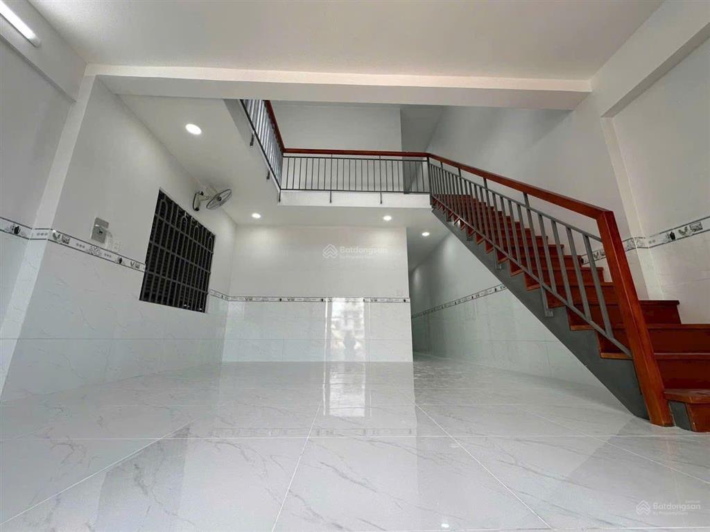 6,5 tỷ  nhà 2 tầng, mới  đi bộ tới ga metro  linh trung