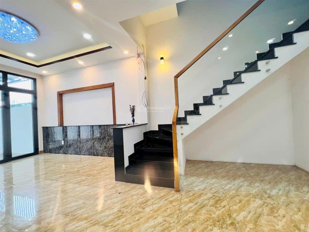 6,15 tỷ  nhà đường số 9 linh xuân  3 tầng đẹp lộng lẫy, sổ hồng hoàn công đầy đủ