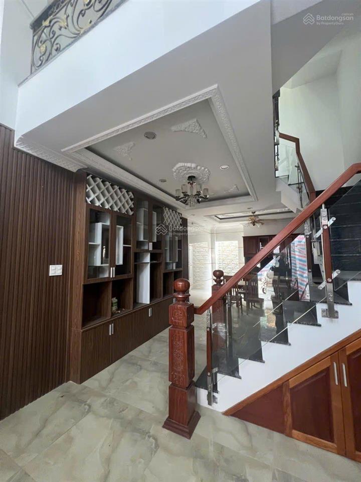 9 tỷ  nhà 4 tầng  đẹp  mới  ngay mặt tiền phạm văn đồng  linh tây