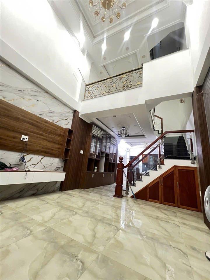 9 tỷ  nhà 4 tầng  đẹp  mới  ngay mặt tiền phạm văn đồng  linh tây