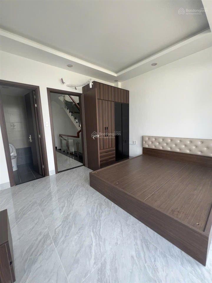 9 tỷ  nhà 4 tầng  đẹp  mới  ngay mặt tiền phạm văn đồng  linh tây