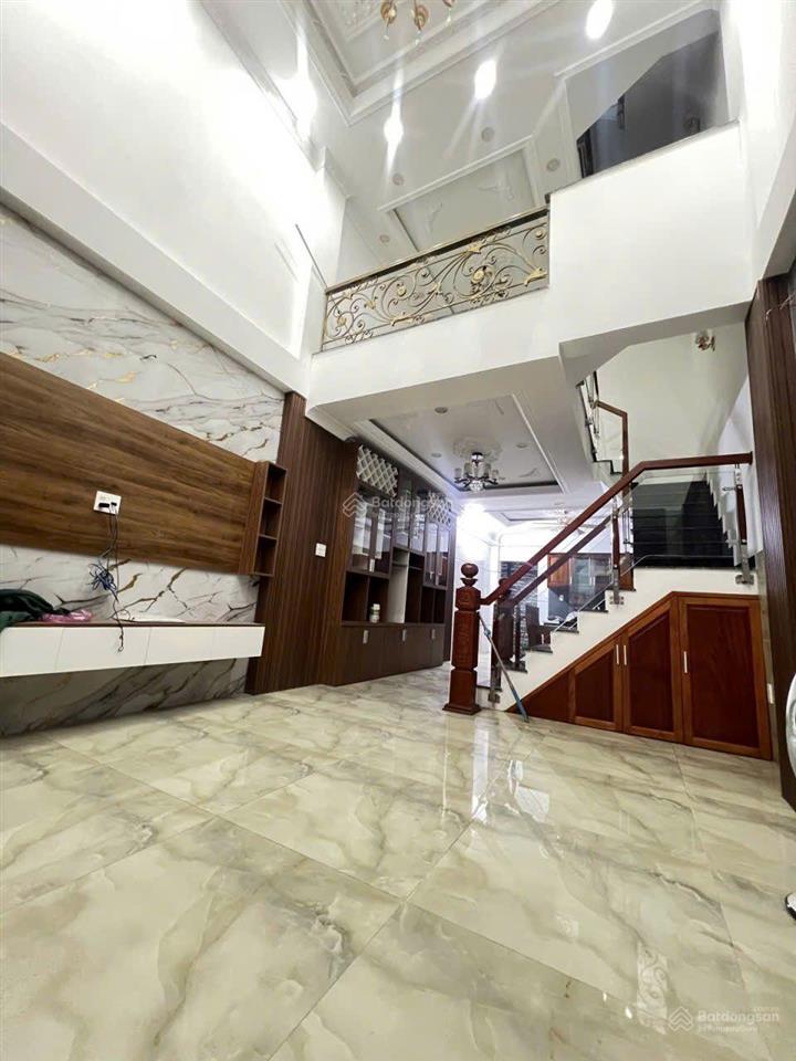 9 tỷ  nhà 4 tầng  đẹp  mới  ngay mặt tiền phạm văn đồng  linh tây