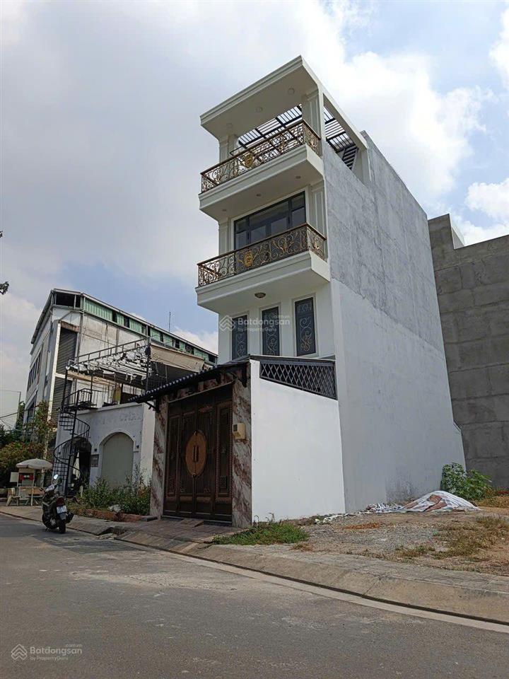 9 tỷ  nhà 4 tầng  đẹp  mới  ngay mặt tiền phạm văn đồng  linh tây