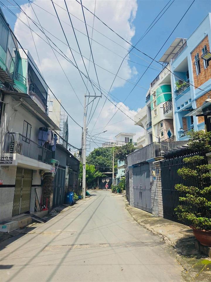 2,3 tỷ  nhà 2 tầng  sổ riêng, hoàn công  ngay ub q9 cũ xa lộ hà nội  phước long b