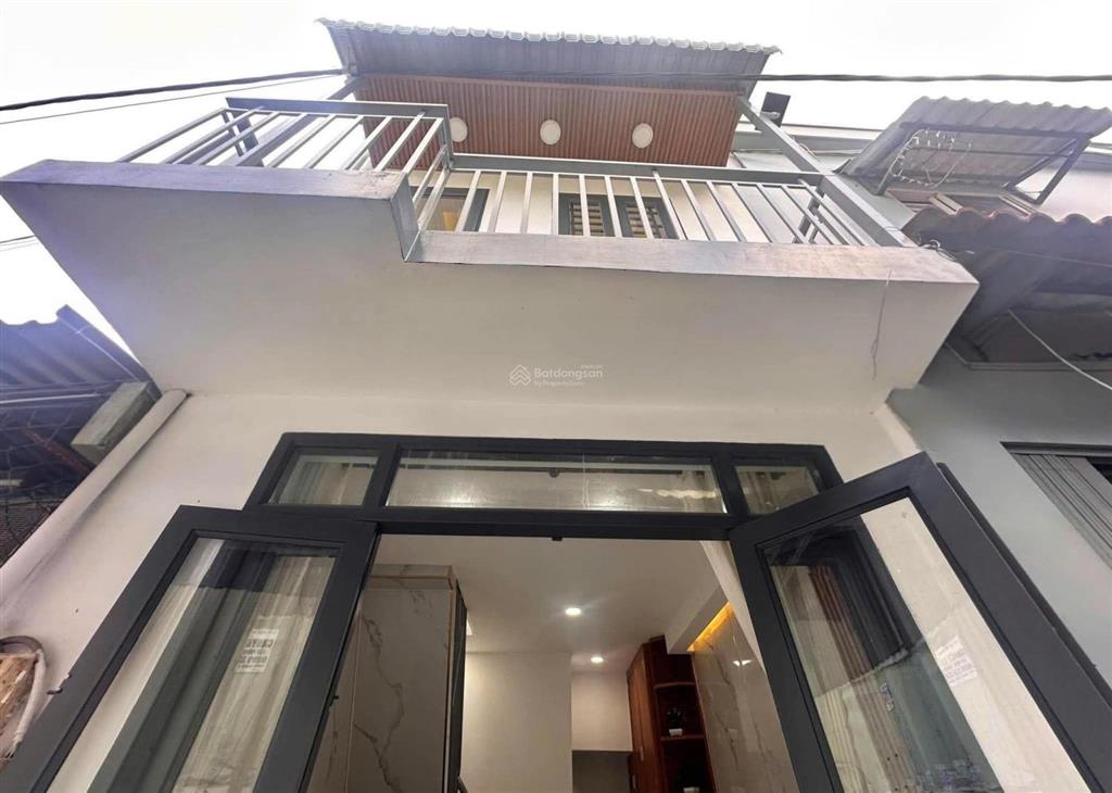 2,3 tỷ  nhà 2 tầng  sổ riêng, hoàn công  ngay ub q9 cũ xa lộ hà nội  phước long b