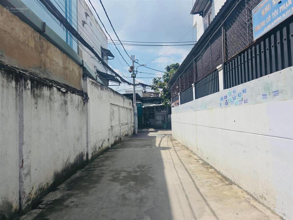 2,3 tỷ  nhà 2 tầng  sổ riêng, hoàn công  ngay ub q9 cũ xa lộ hà nội  phước long b