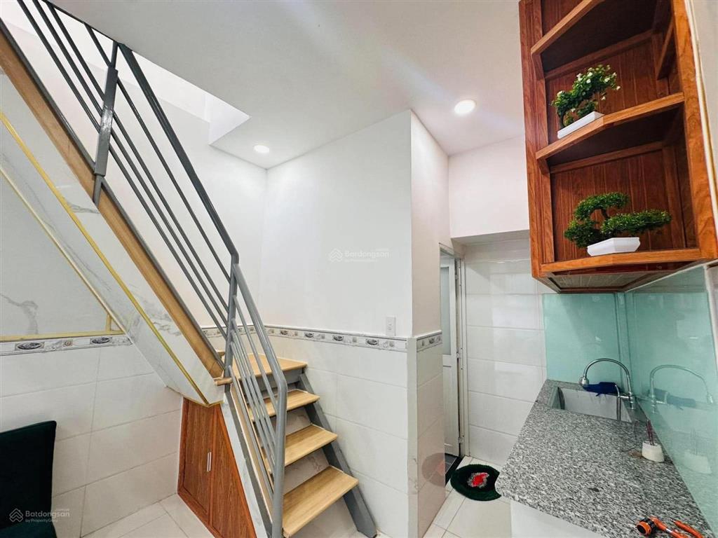 2,3 tỷ  nhà 2 tầng  sổ riêng, hoàn công  ngay ub q9 cũ xa lộ hà nội  phước long b