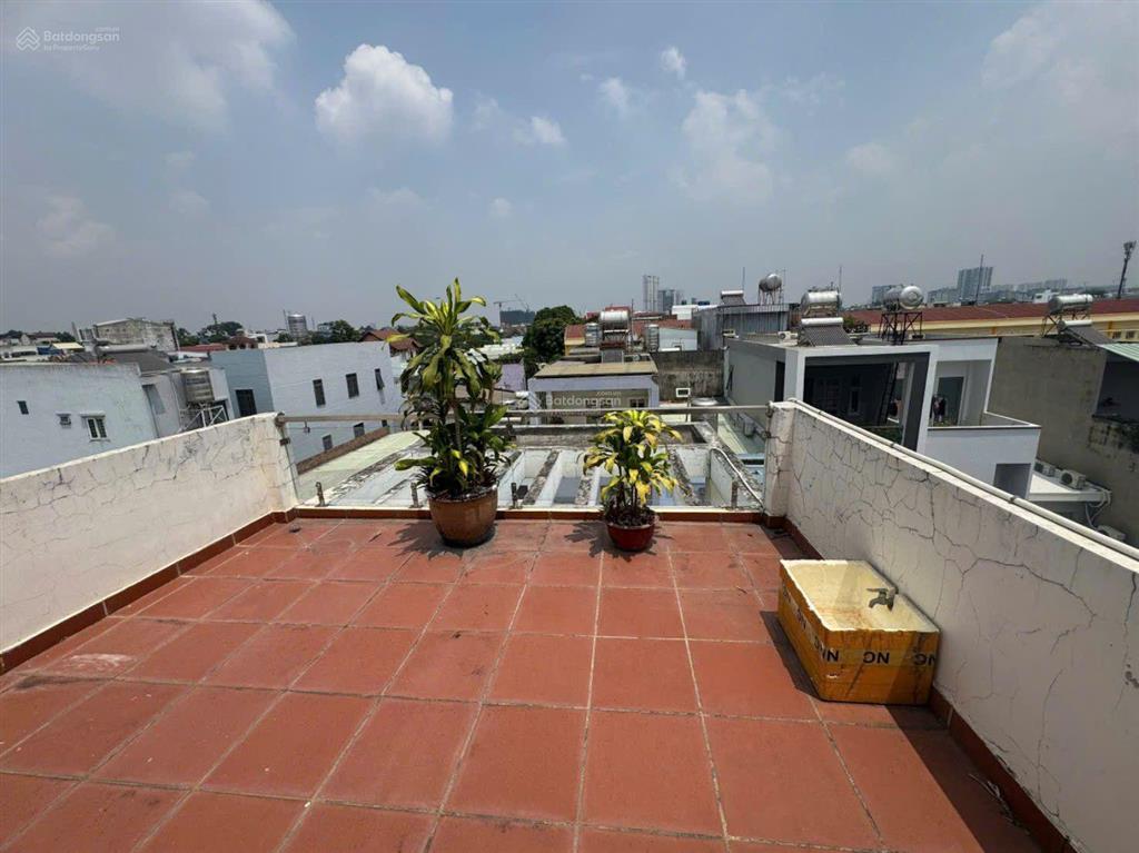 Bán nhà 4 tầng, 3pn  104m2 đất  nhà 2 mặt tiền, hẻm xe hơi  ngay kdc êm đềm, đs 6, linh xuân