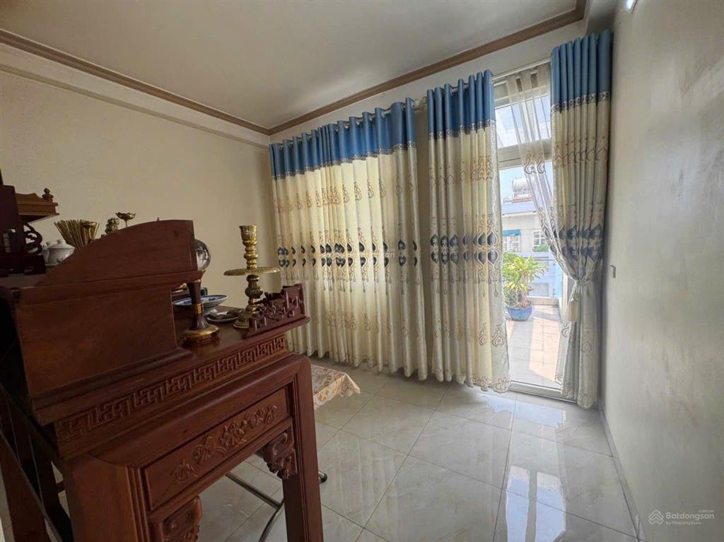 Bán nhà 4 tầng, 3pn  104m2 đất  nhà 2 mặt tiền, hẻm xe hơi  ngay kdc êm đềm, đs 6, linh xuân