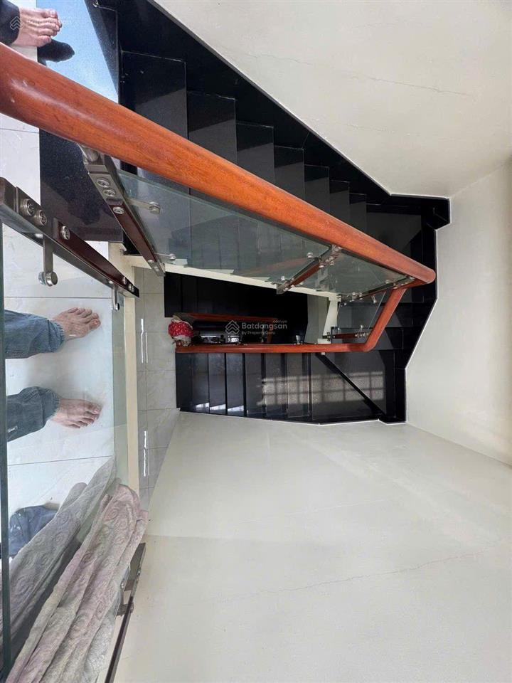 Bán nhà 4 tầng, 3pn  104m2 đất  nhà 2 mặt tiền, hẻm xe hơi  ngay kdc êm đềm, đs 6, linh xuân