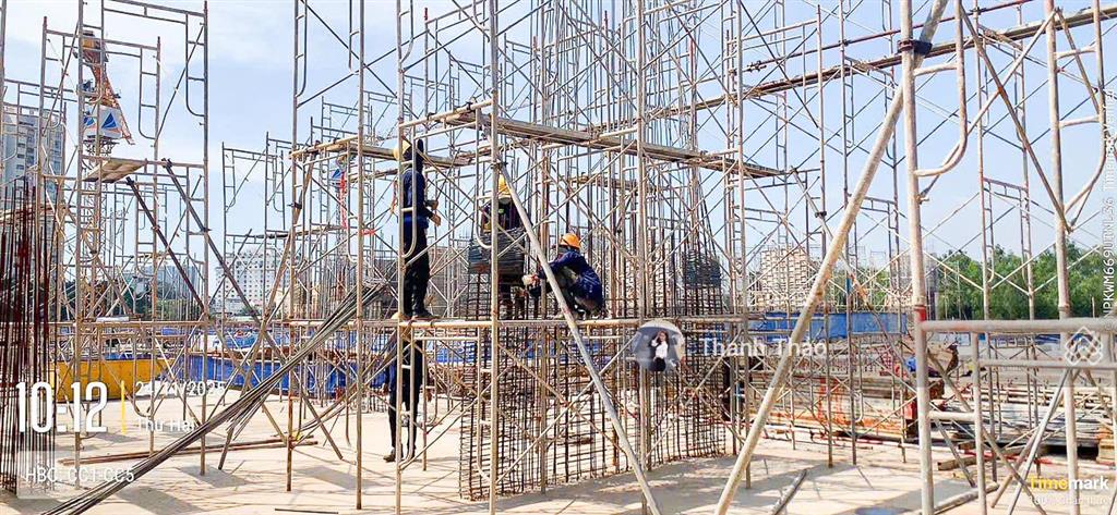 Bán gấp 3pn the privé dt 98.5m2 giá 11.685tỷ có thuế vat và pbt tầng cao view đẹp  có metro đi qua