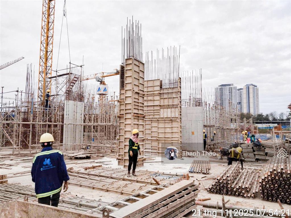 Bán gấp 3pn the privé dt 98.5m2 giá 11.685tỷ có thuế vat và pbt tầng cao view đẹp  có metro đi qua