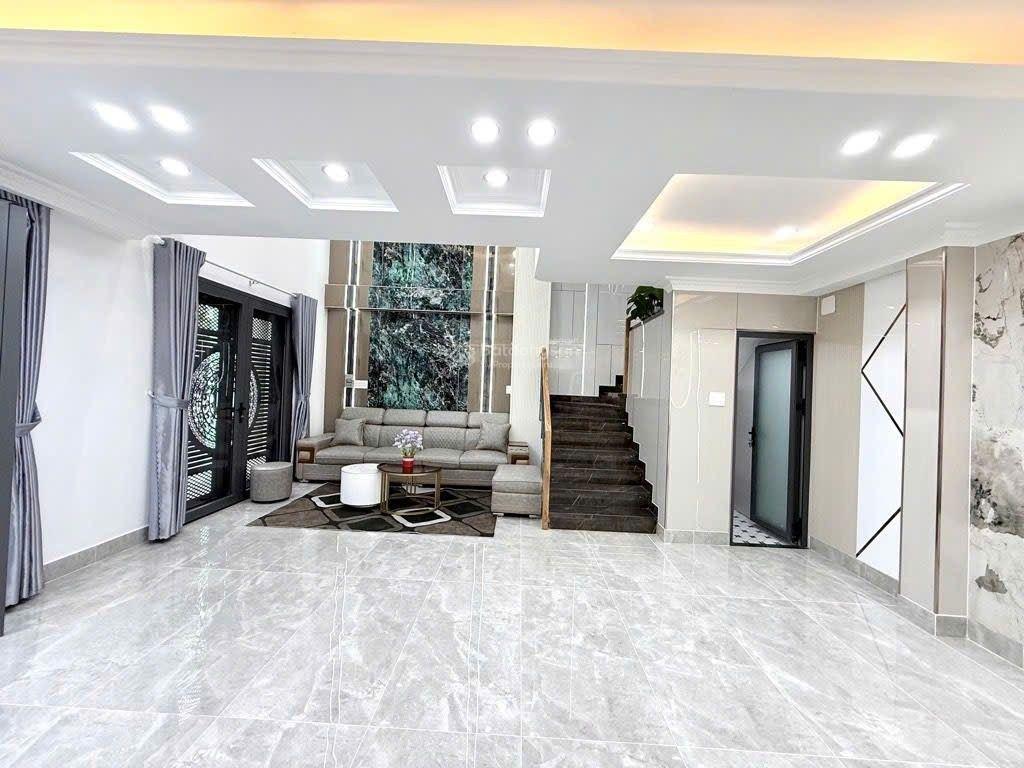 Nhà mới đẹp, hẻm xe hơi, quang trung  5 tầng  ngang 7m  gần emart, chợ cầu