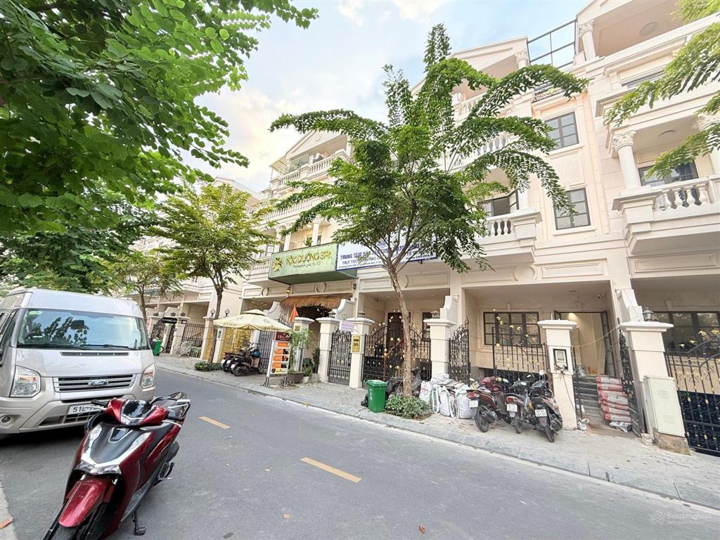 Nhà khu cityland parkhills, đối diện quảng trường, vị trí đẹp không lỗi phong thủy