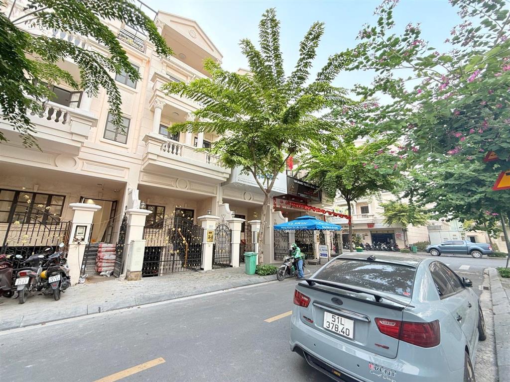 Nhà khu cityland parkhills, đối diện quảng trường, vị trí đẹp không lỗi phong thủy