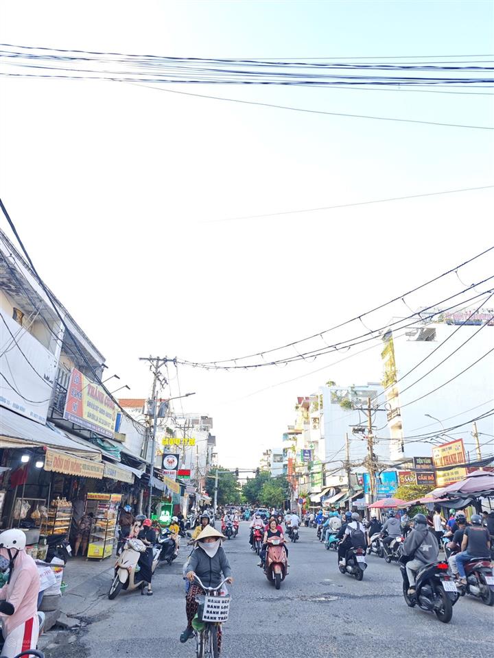 Nhà mặt tiền kinh doanh, chủ gấp bán, ngay chợ, ngang 5.3m x 25m. kinh doanh đỉnh