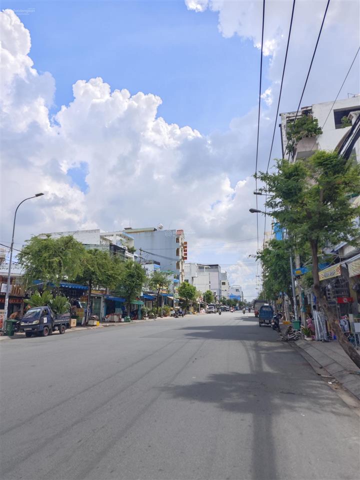Mặt tiền kinh doanh, vị trí đẹp, 5.3x25m, buôn bán đông đúc, gần sân bay, metro trường chinh