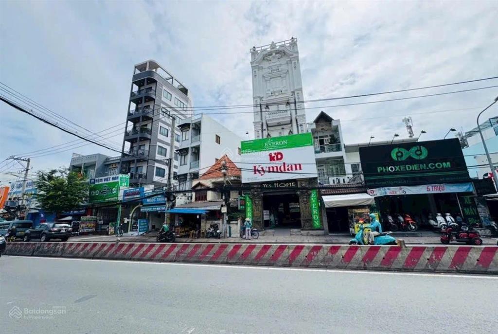 Nhà mặt tiền đường huỳnh tấn phát, quận 7. 175 m2.