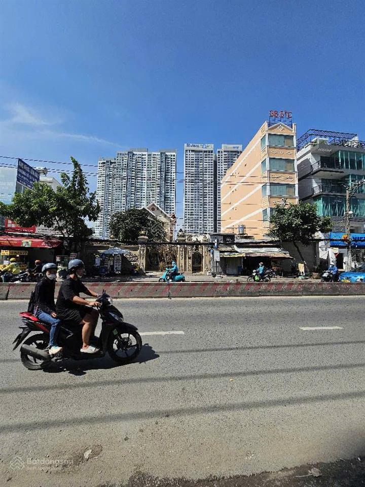 Nhà mặt tiền đường huỳnh tấn phát, quận 7. 175 m2.