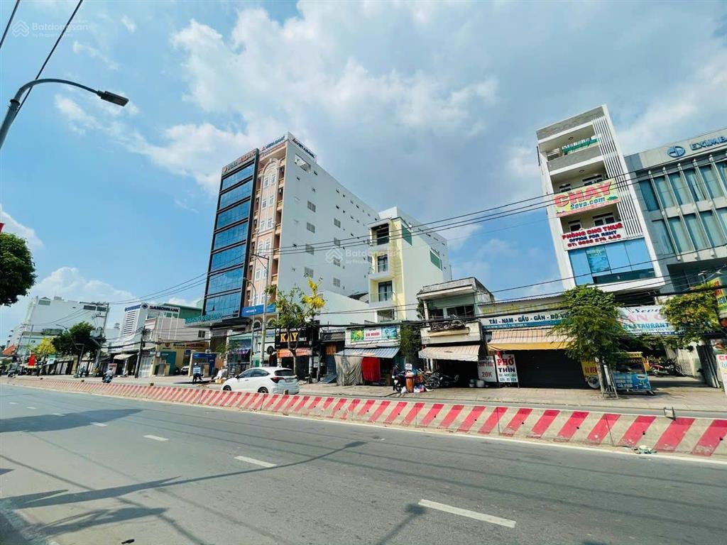 Nhà 3 tầng mt huỳnh tấn phát quận 7. 6*24 nhỉnh 20 tỷ.
