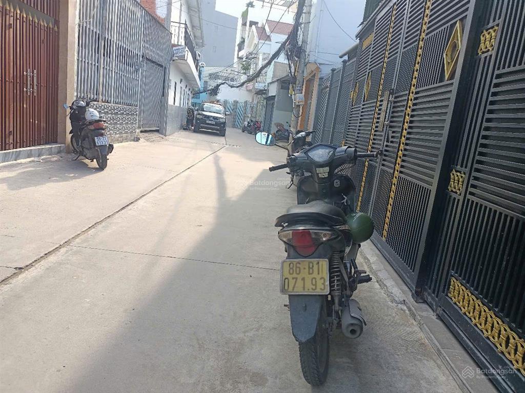 200 m2 đất nhà bè hẻm 6 m. dt 7*29 chỉ hơn 30 tr/ m2.