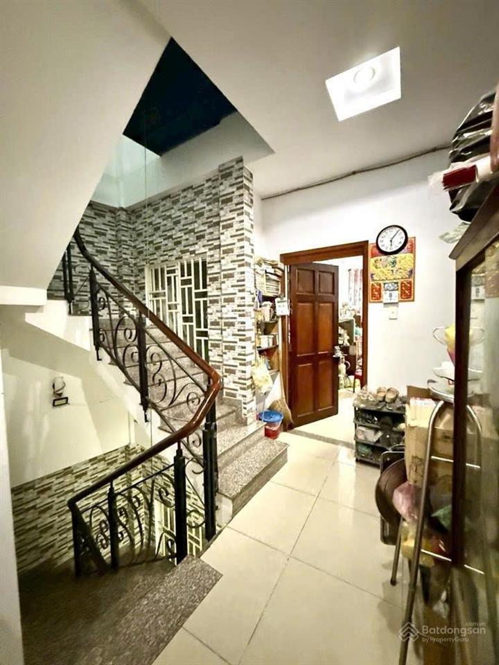 Chdv 5 tầng hẻm xe hơi tt q 7, gần q 4. dt 5*24, chỉ 13 t.ỷ.