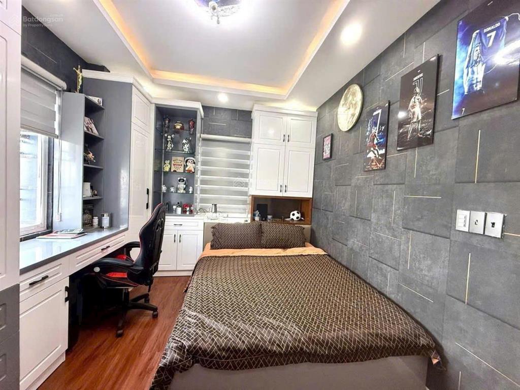 Tòa nhà chdv cao tầng mt lê thị chợ quận 7. 7*20 hơn 24 t.ỷ.