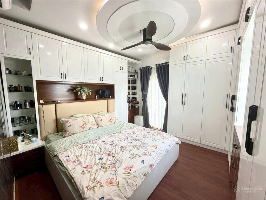 Tòa nhà chdv cao tầng mt lê thị chợ quận 7. 7*20 hơn 24 t.ỷ.