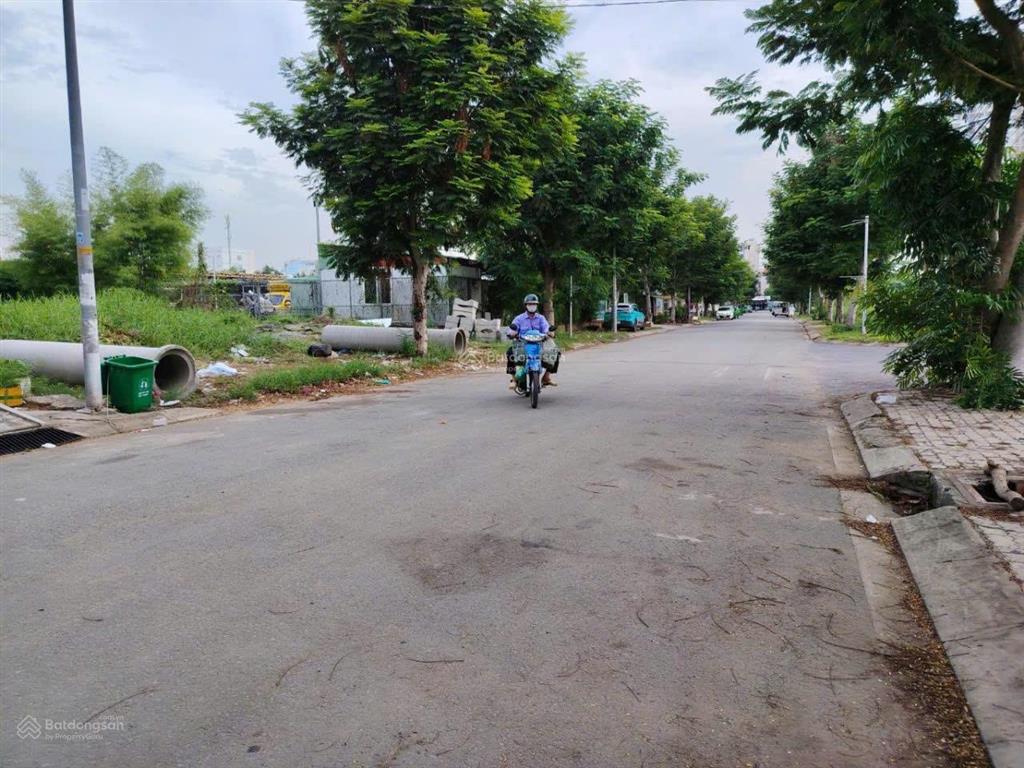 Nhà mặt tiền đường nhựa rộng 16 m quận 7. 5*21 chỉ 13,6 tỷ
