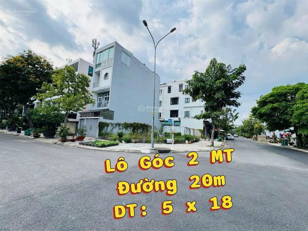 Đất lô góc đường 20 m, khu sadeco tân phong quận 7. 5*18 còn 15,8 t.ỷ. ngay rmit.