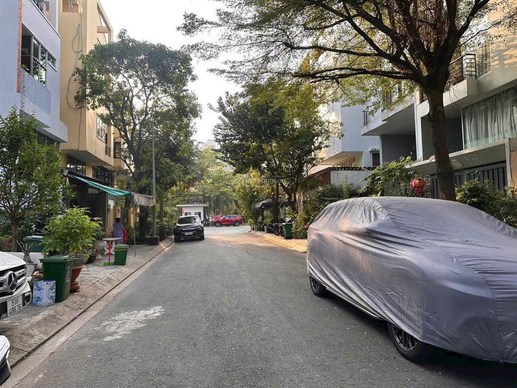 Đất đường nhựa 12 m khu b làng đại học phước kiển. 10*20 hơn 18 tỷ