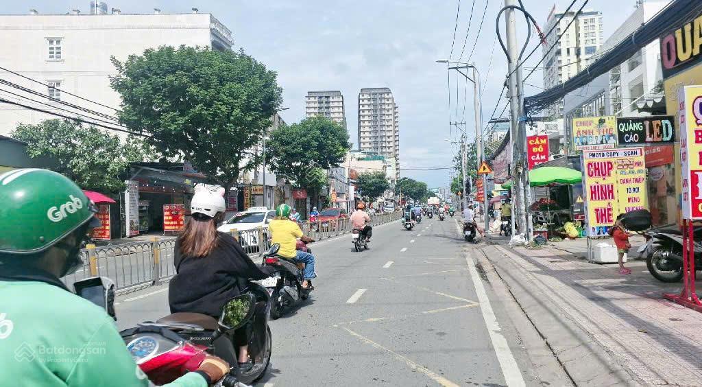 Nhà mặt đường nhựa 10 m, nguyễn thị thập quận 7. dt 4,5*22m giá 9,8 tỷ