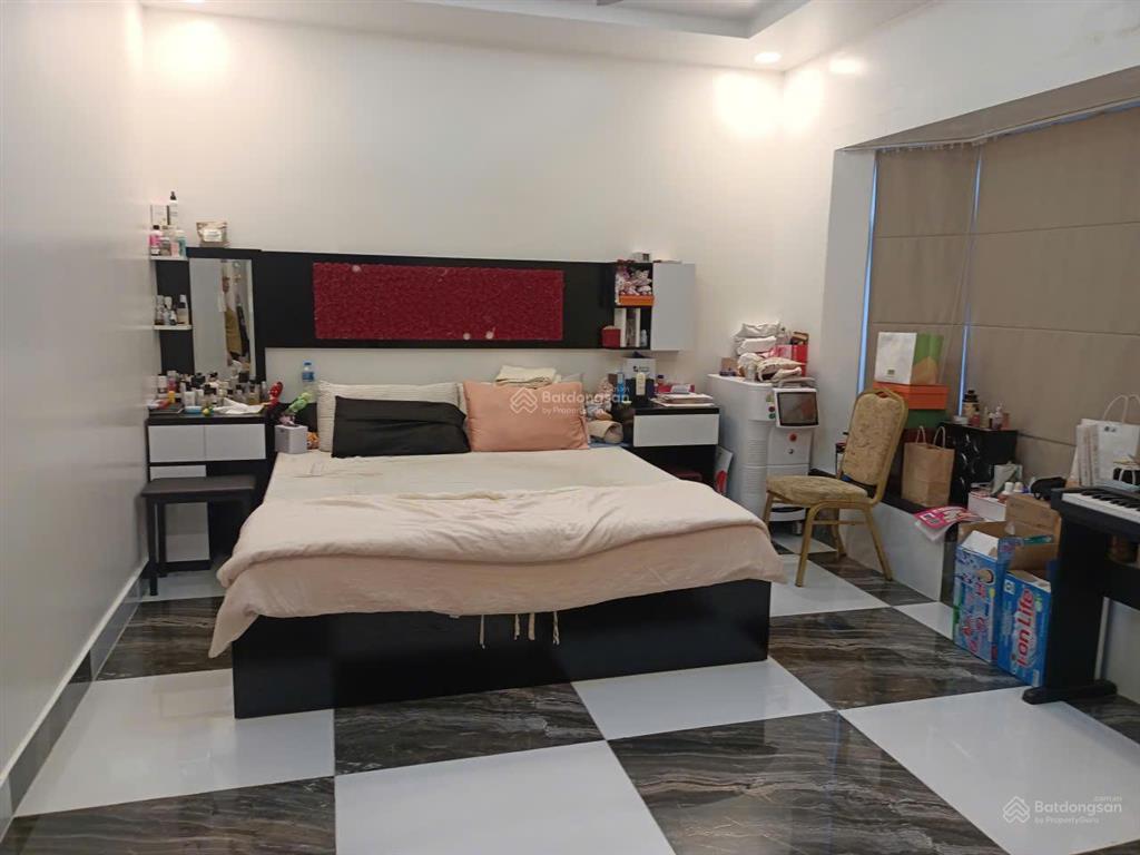 Biệt thự sân vườn mặt tiền đường đô đốc tuyết, pmh quận 7. 12*18, 80 tỷ.