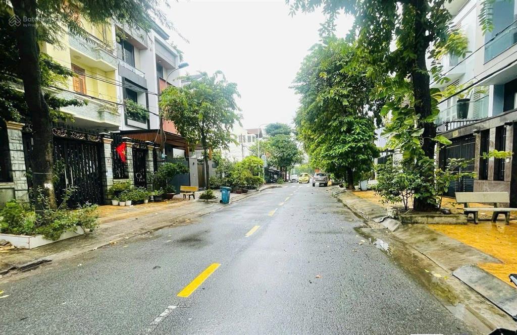 Nhà lô góc 2 mặt đường 12 m, tân phong, quận 7. 10*22m giá 29 tỷ