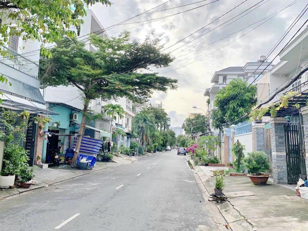 Nhà lô góc 2 mặt đường 12 m, tân phong, quận 7. 10*22m giá 29 tỷ