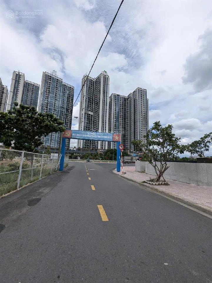 Nhà 2 tầng đường 8 m, nguyễn văn linh quận 7. 6,2*21 hơn 12 tỷ.