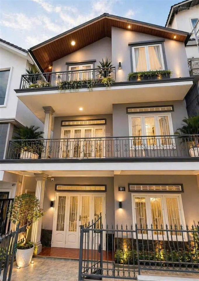 Nhà đường pasteur, p.4  trung tâm đà lạt, xe hơi vào tận nhà