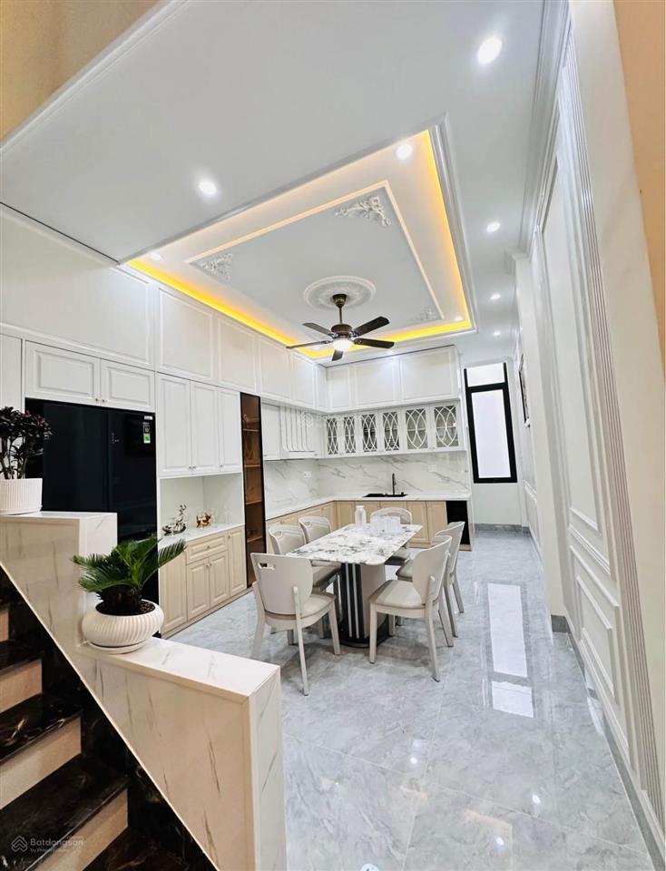Bán nhà 92m2 tại mai hoa thôn, 13.6 tỷ, có thang máy